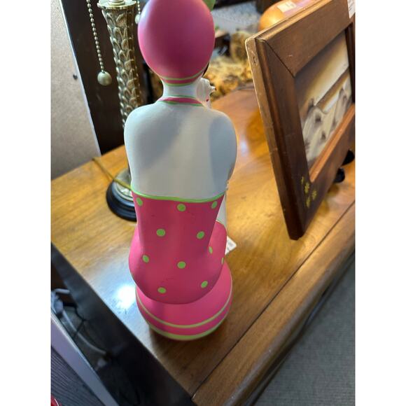 Retro‎ Bathing Beauty on Beach Ball - Picture 2 of 5